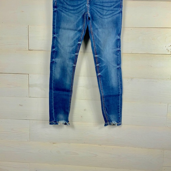 Tushy Technology Jean, Lifts and Shapes. - Picture 3 of 4